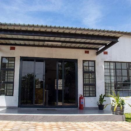 Lowin Suites-One-Bed Apartments Lusaka Bagian luar foto