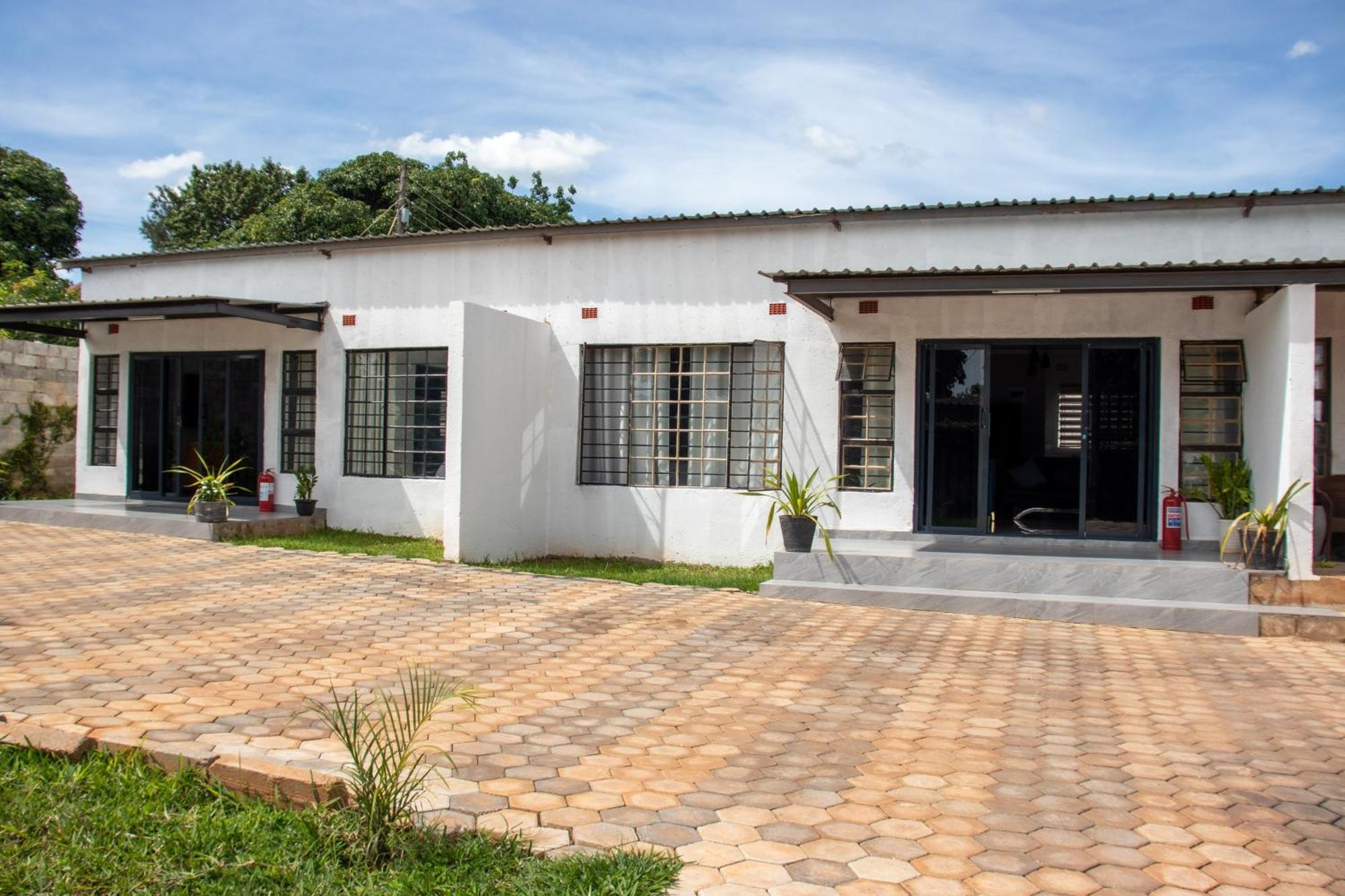 Lowin Suites-One-Bed Apartments Lusaka Bagian luar foto